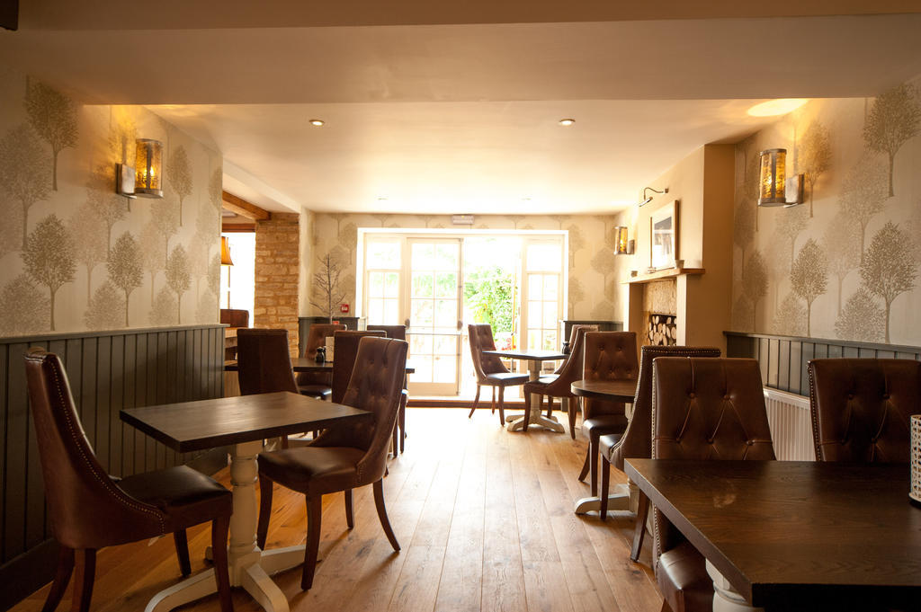 The Wychwood Inn Shipton under Wychwood Extérieur photo