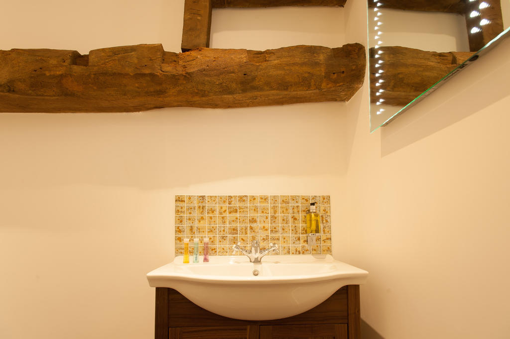 The Wychwood Inn Shipton under Wychwood Chambre photo
