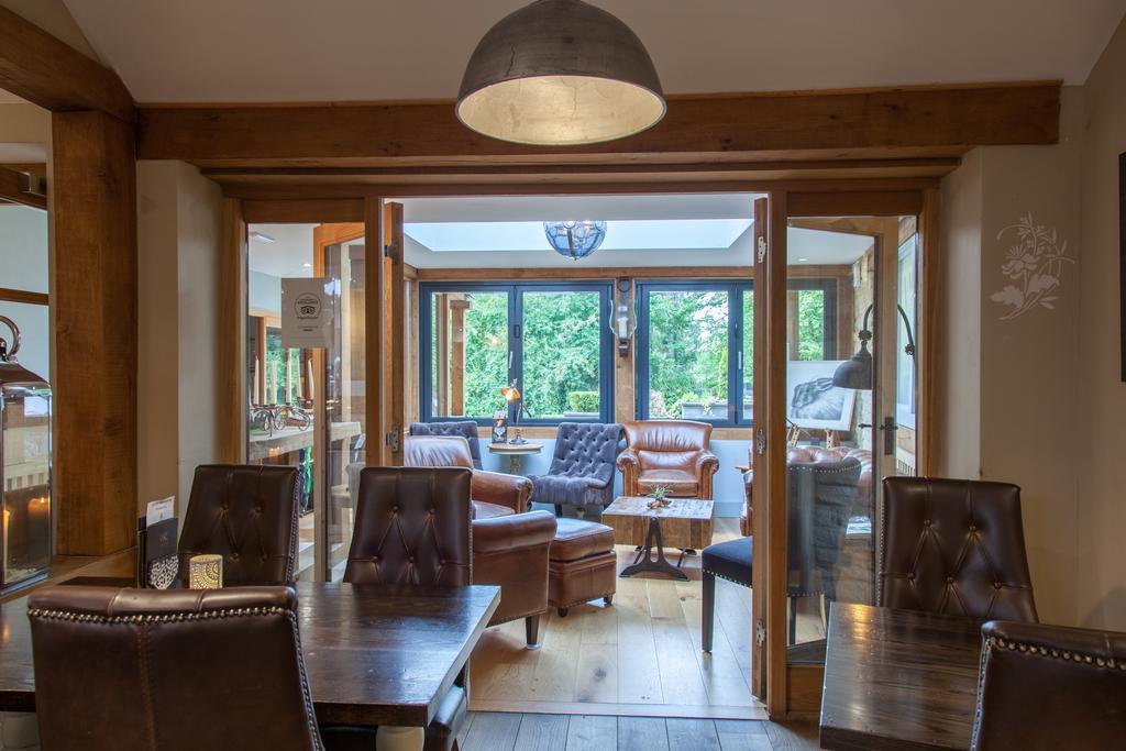 The Wychwood Inn Shipton under Wychwood Extérieur photo
