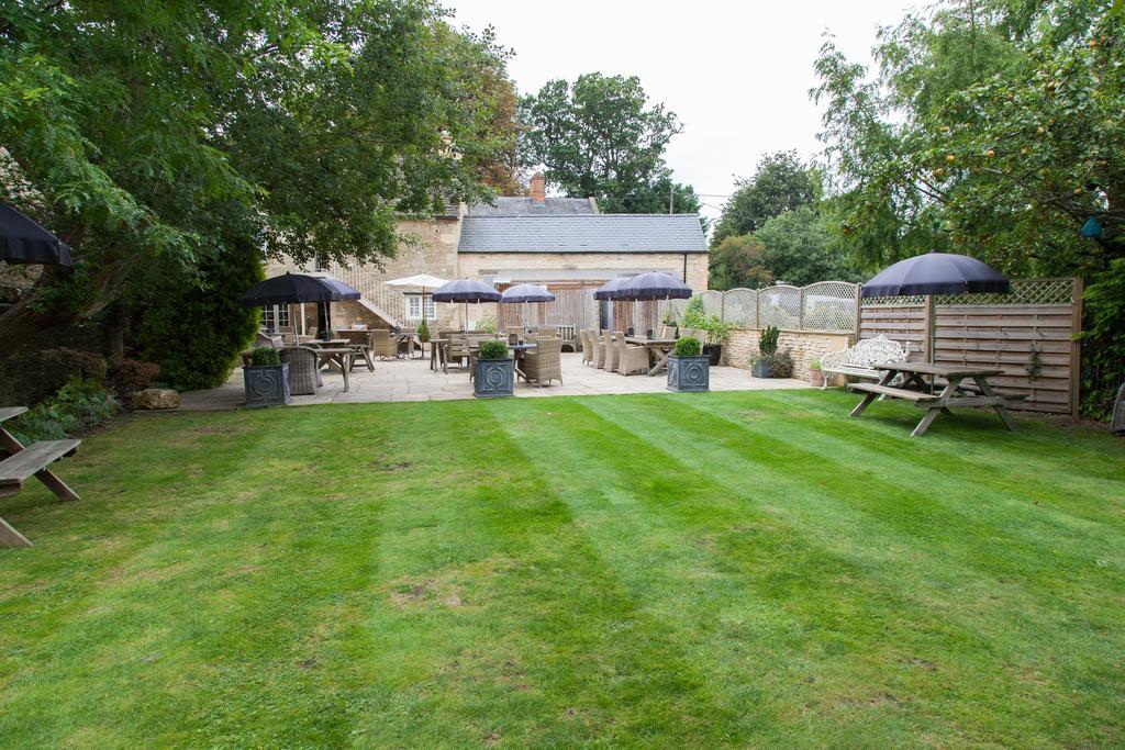 The Wychwood Inn Shipton under Wychwood Extérieur photo