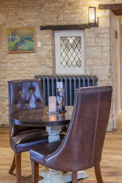 The Wychwood Inn Shipton under Wychwood Extérieur photo
